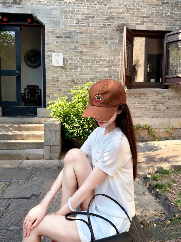 파울&샤크는 이탈리아 고급 캐주