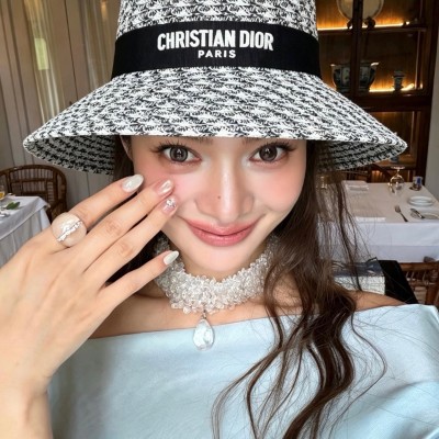 디올 자수 레터 와이드 버킷햇