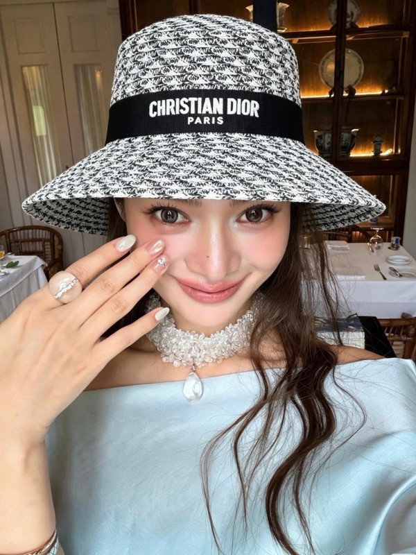 디올 자수 레터 와이드 버킷햇
