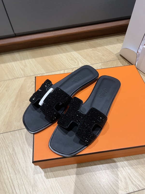 에르메스 신상 클래식 H 큐빅 샌