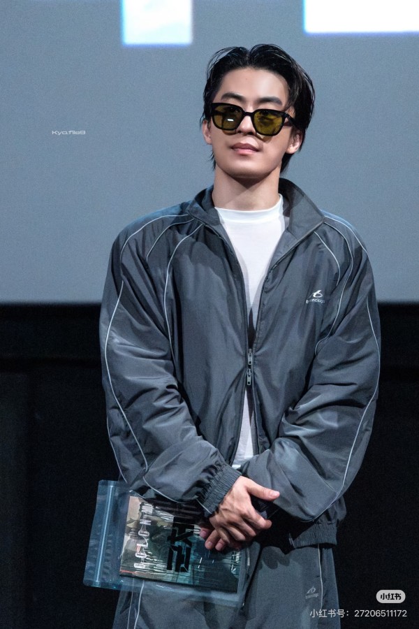 상반신 착용샷