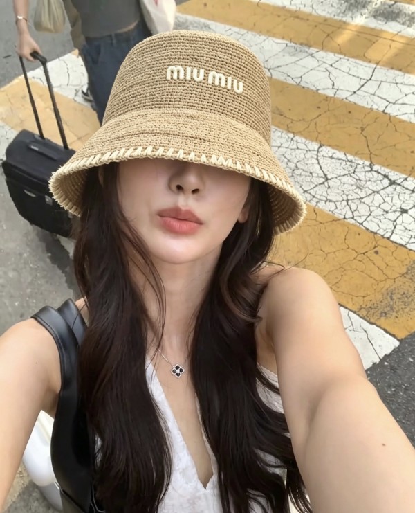 미우미우 자수 로고 라피아 밀짚
