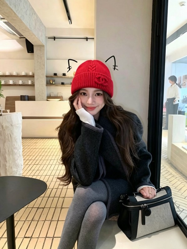 샤넬 겨울 비니 신상품. 두꺼운